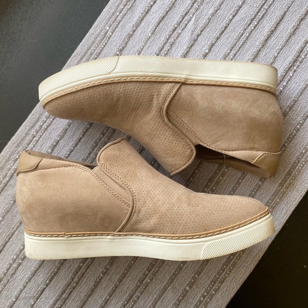 EUC Suede, wedge booty, sz 8.